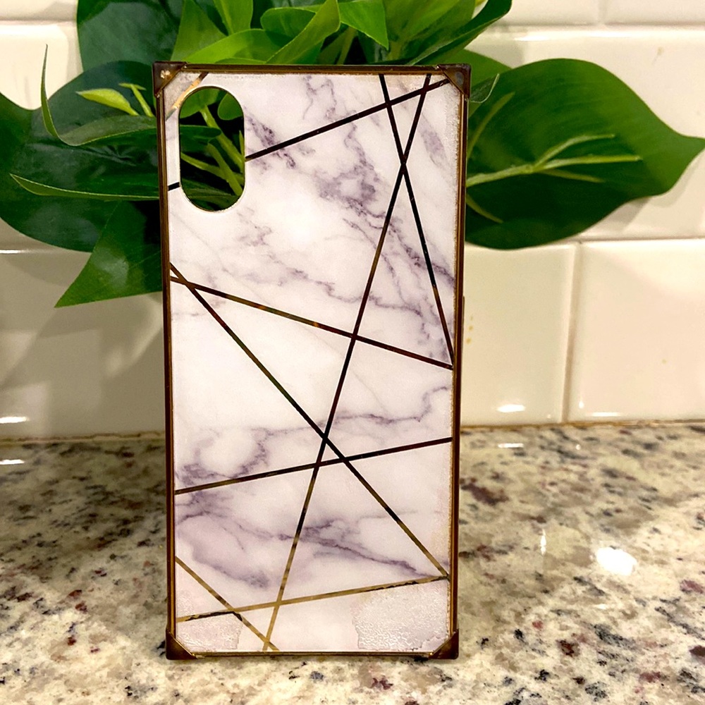 Protective case for IPhone 10, gold and marble